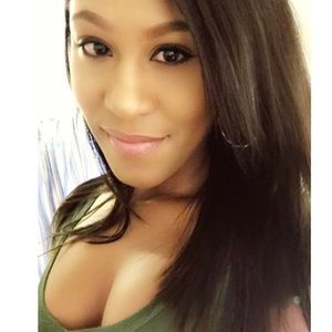 Meet your Posher, Larissa